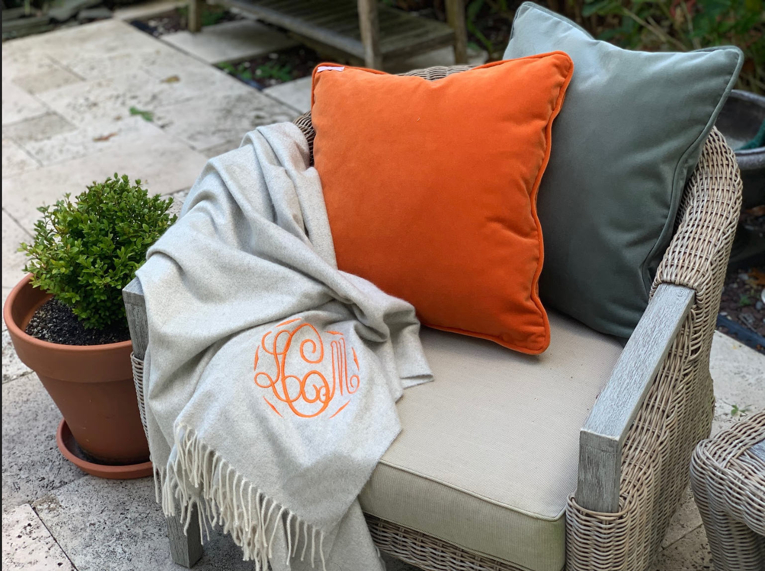 CASHMERE THROW