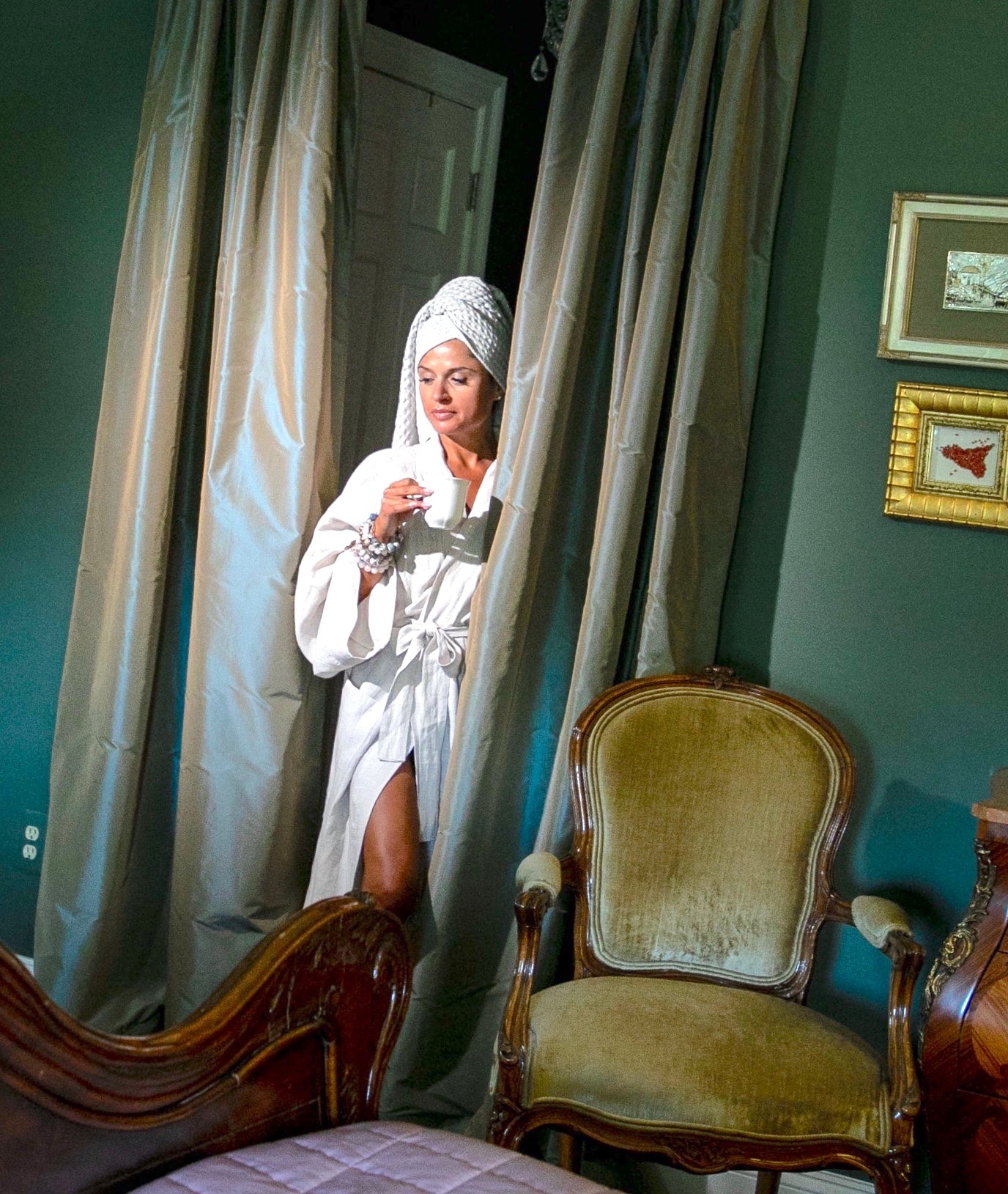 ORTIGIA LINEN ROBE