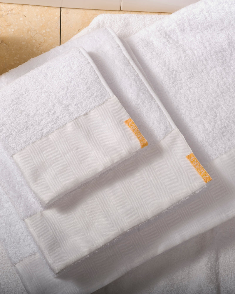 SIGNATURE HAND TOWEL