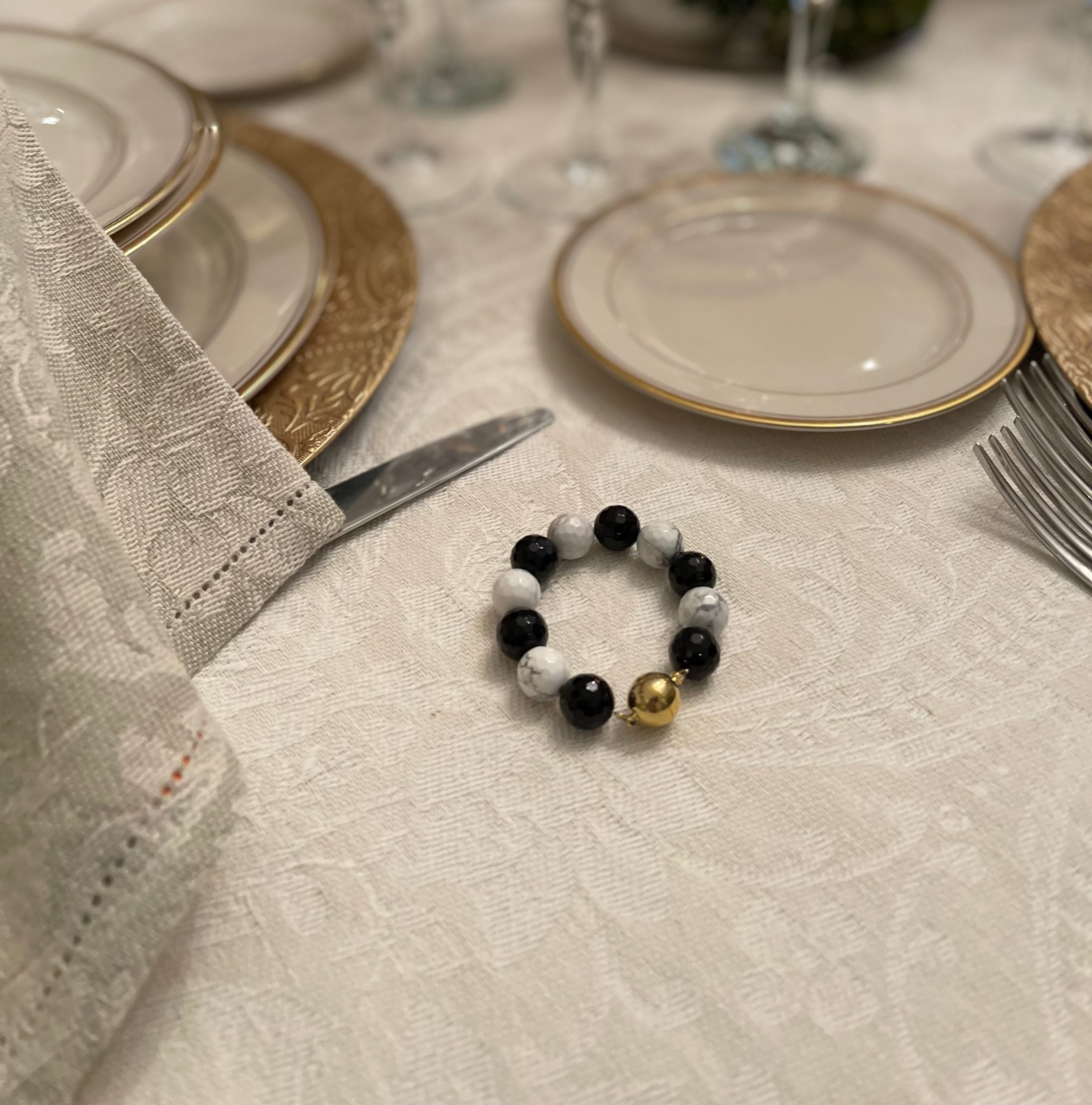 BLACK ONYX NAPKIN RING AND GLASS MARKERS (set of 4)