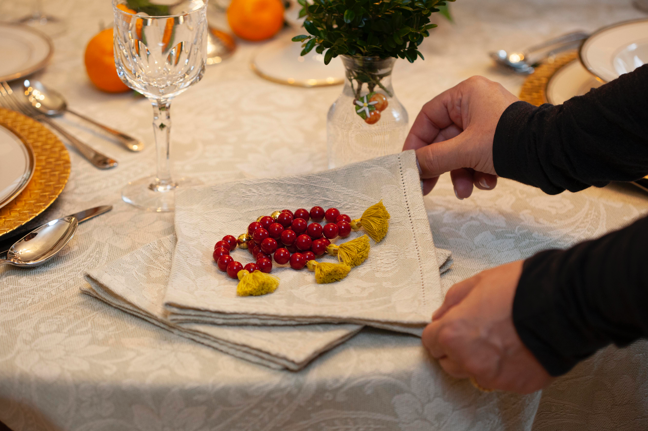 RED RIVERSTONE NAPKIN RING AND GLASS MARKER (set of 4)